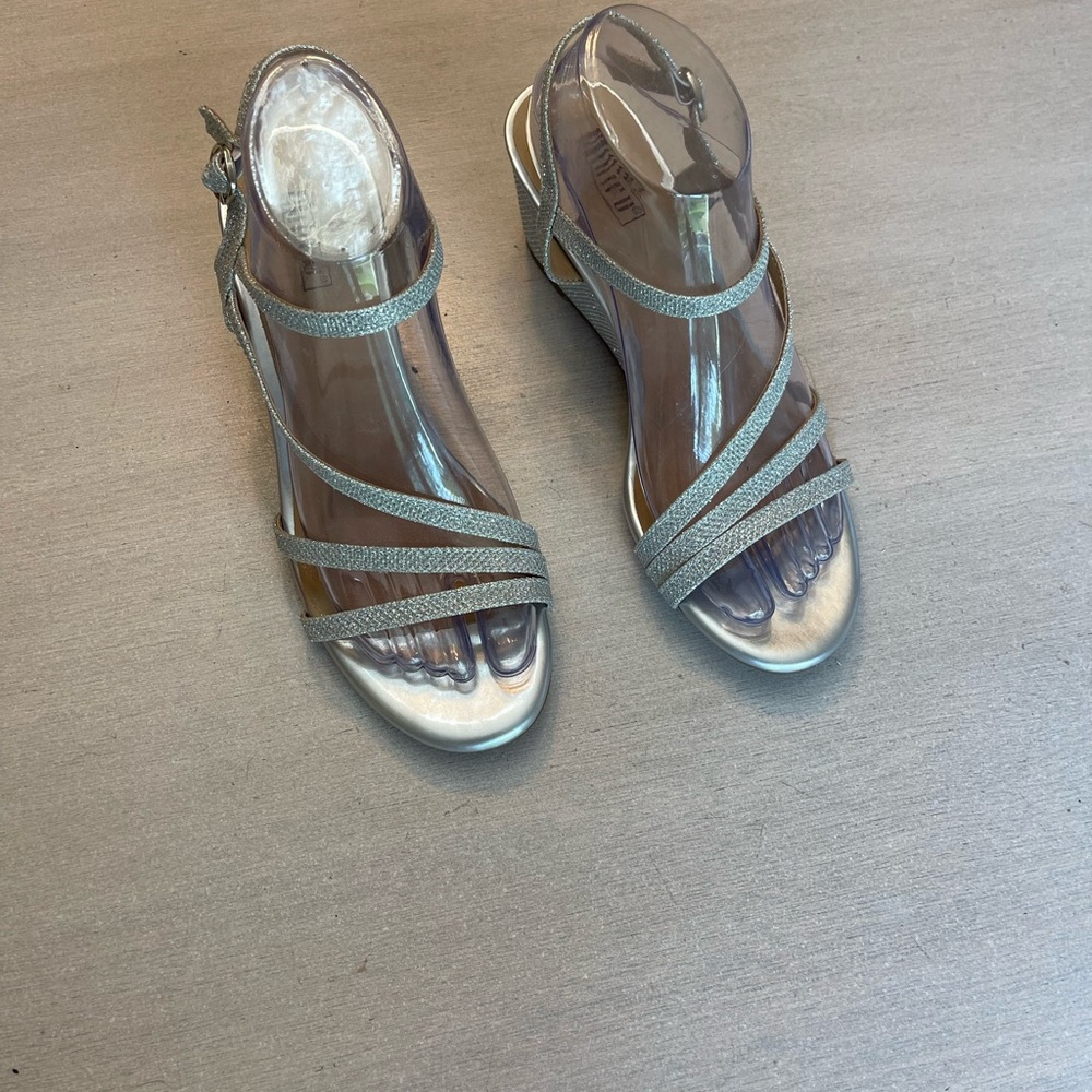Elegant Silver Strappy Sandals 8.5